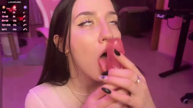 tutti_cutieee live webcam preview