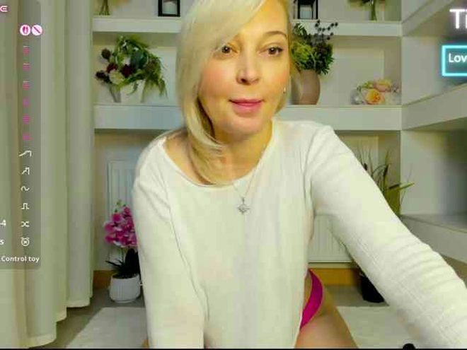 Milenaxx1 live webcam preview
