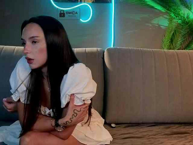 Emilysame live webcam preview