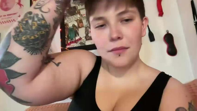 mostlyylesbian live webcam preview