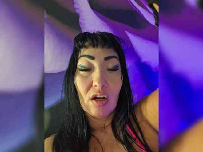 xxxDirtyBitchxxx live webcam preview
