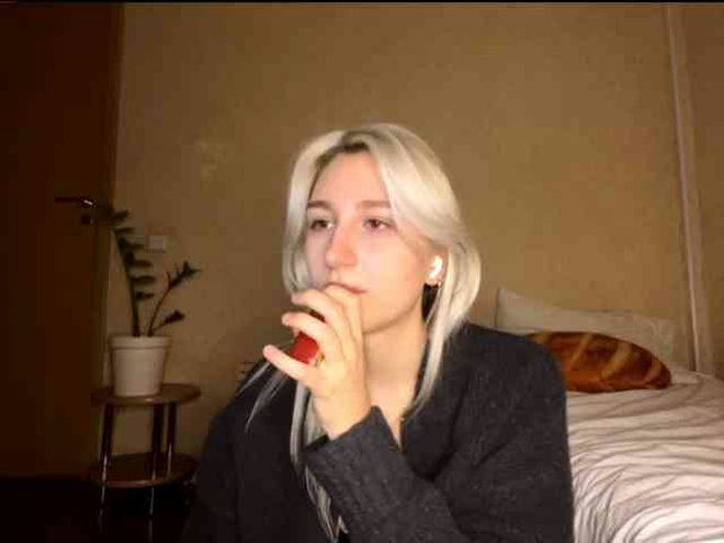 LaquandaPeth live webcam preview