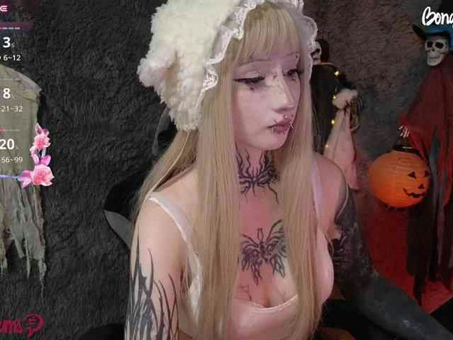 YoungAlice1 live webcam preview
