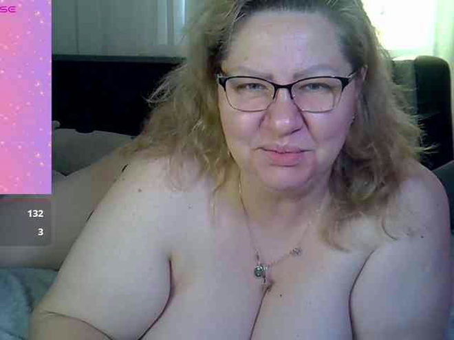 AngelinaGlam live webcam preview