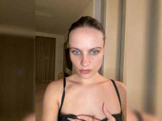 REALMEANTINA live webcam preview