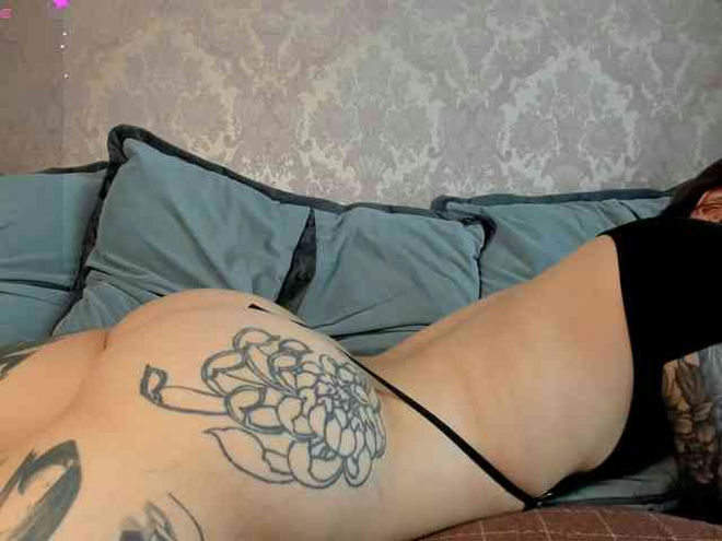BellaM00N live webcam preview