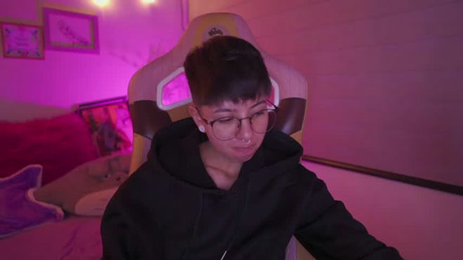 tommy_blue1 live webcam preview