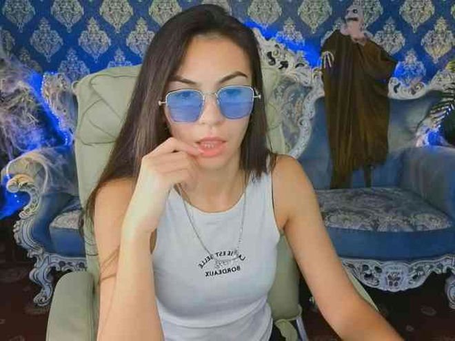 BelllaMiller live webcam preview