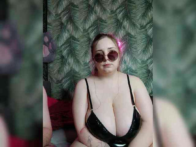 Red-rooms live webcam preview