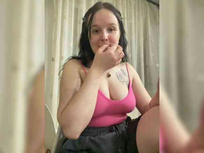 Lizzi-Peach live webcam preview