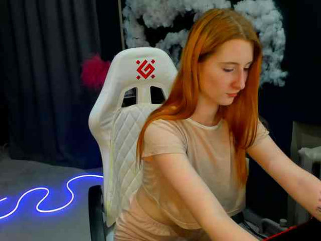 EmeliGlowr live webcam preview