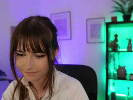 EllaYoung past broadcast snapshot