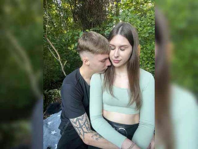 13kissme13 live webcam preview