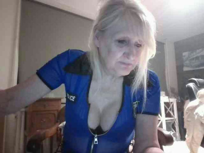 BlondMilfTascha live webcam preview
