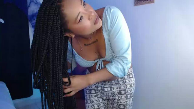 latin_rihanna_j live webcam preview