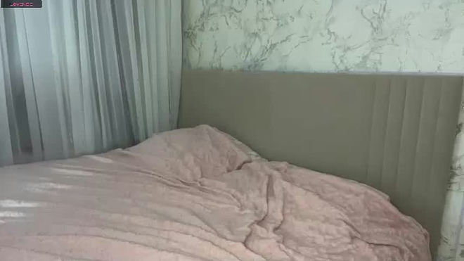 kyliekempton live webcam preview