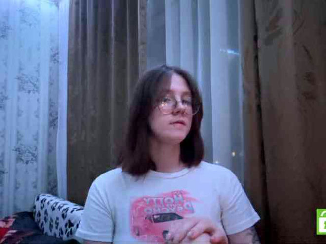 PollyShock live webcam preview