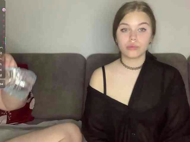 MilkyPawss live webcam preview