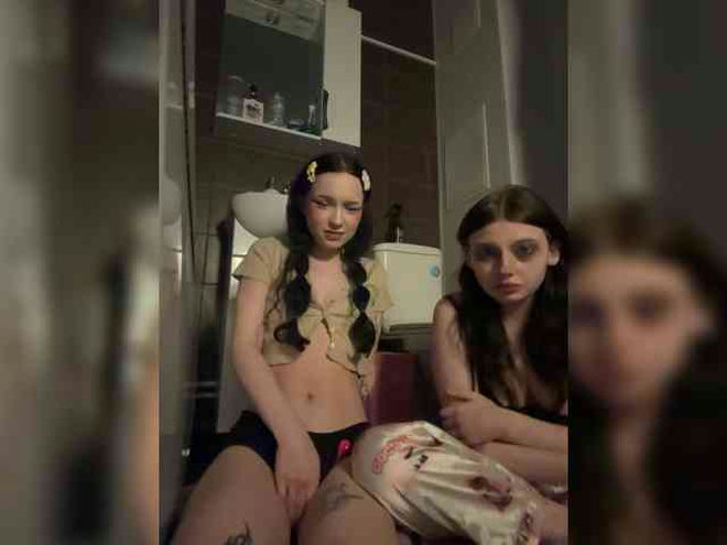 lia-mili live webcam preview