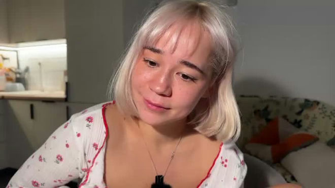 hey__lucy live webcam preview