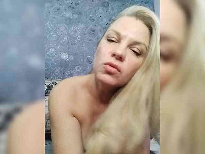 BlondeFox live webcam preview