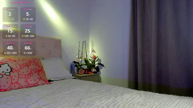 holly_444 live webcam preview