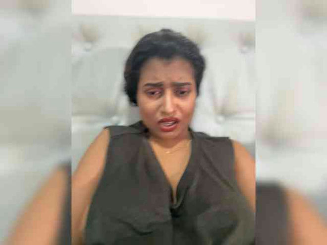 EleenaTylor live webcam preview