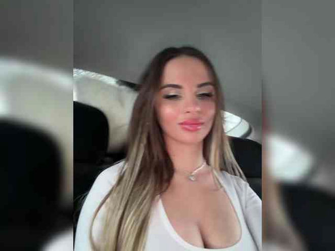LedyMiya live webcam preview
