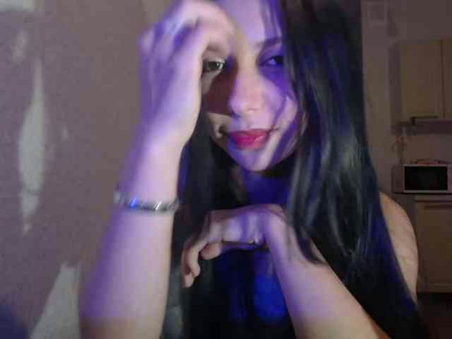 HollyTuts live webcam preview