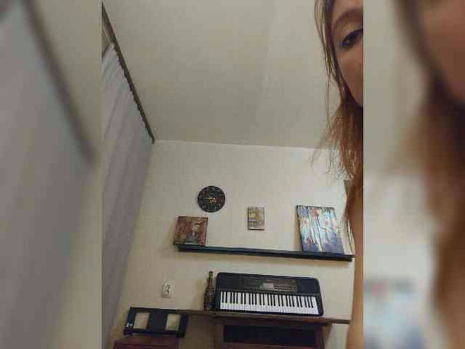 SandraMay10 live webcam preview