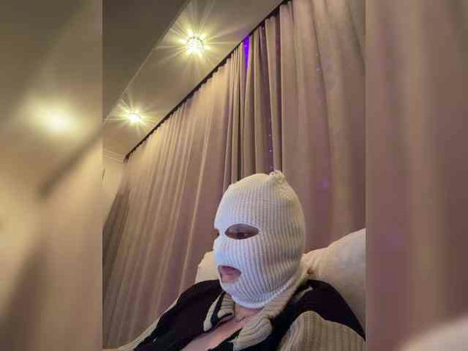ChaseMePlease live webcam preview
