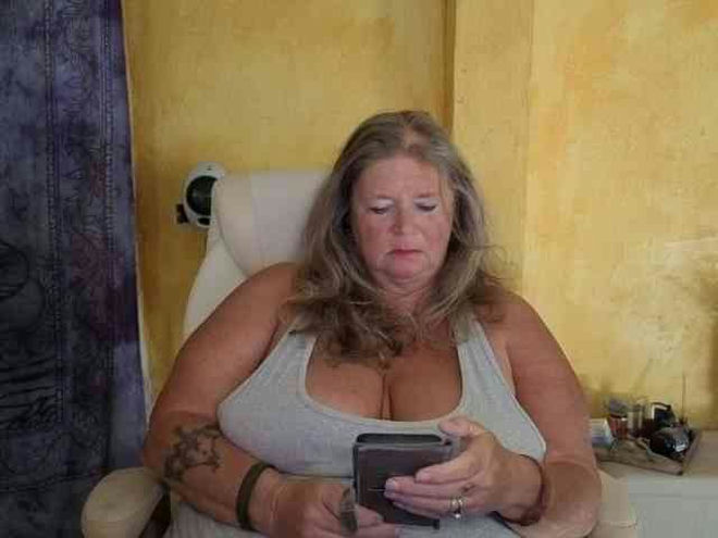 lady-vamp live webcam preview