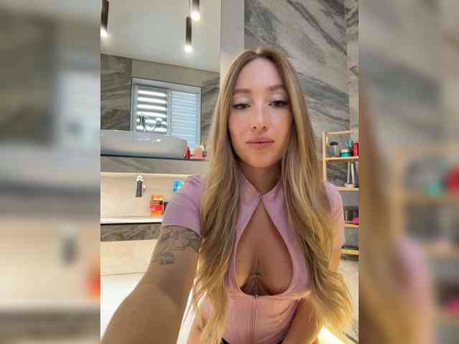 KiraBlake live webcam preview