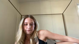 lucydreamsss webcam thumbnail