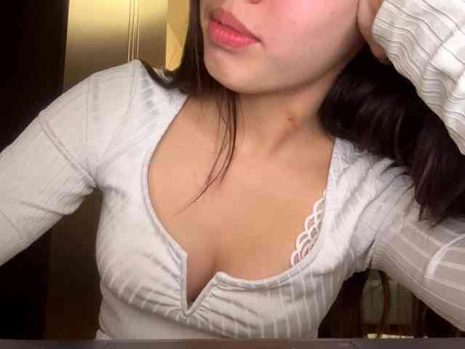 LeighMarrujo live webcam preview