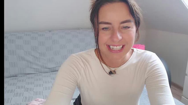 emerald_kittycat live webcam preview