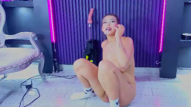 lucy_queensss live webcam preview