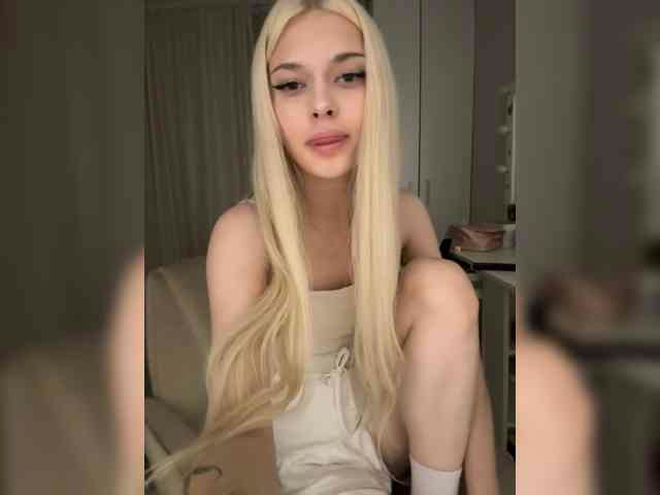 ItsIsabellea live webcam preview